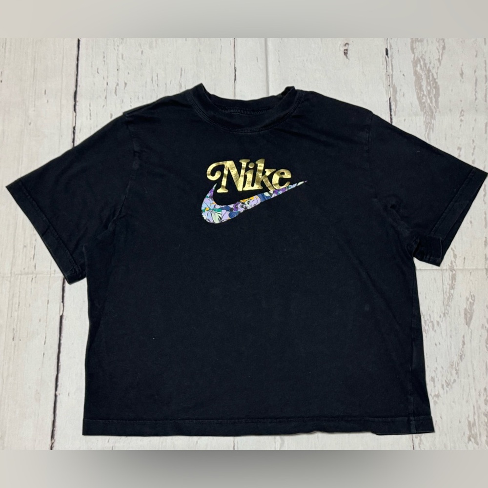 The Nike Tee kids girls XL floral swish black short sleeve boxy loose fit tshirt